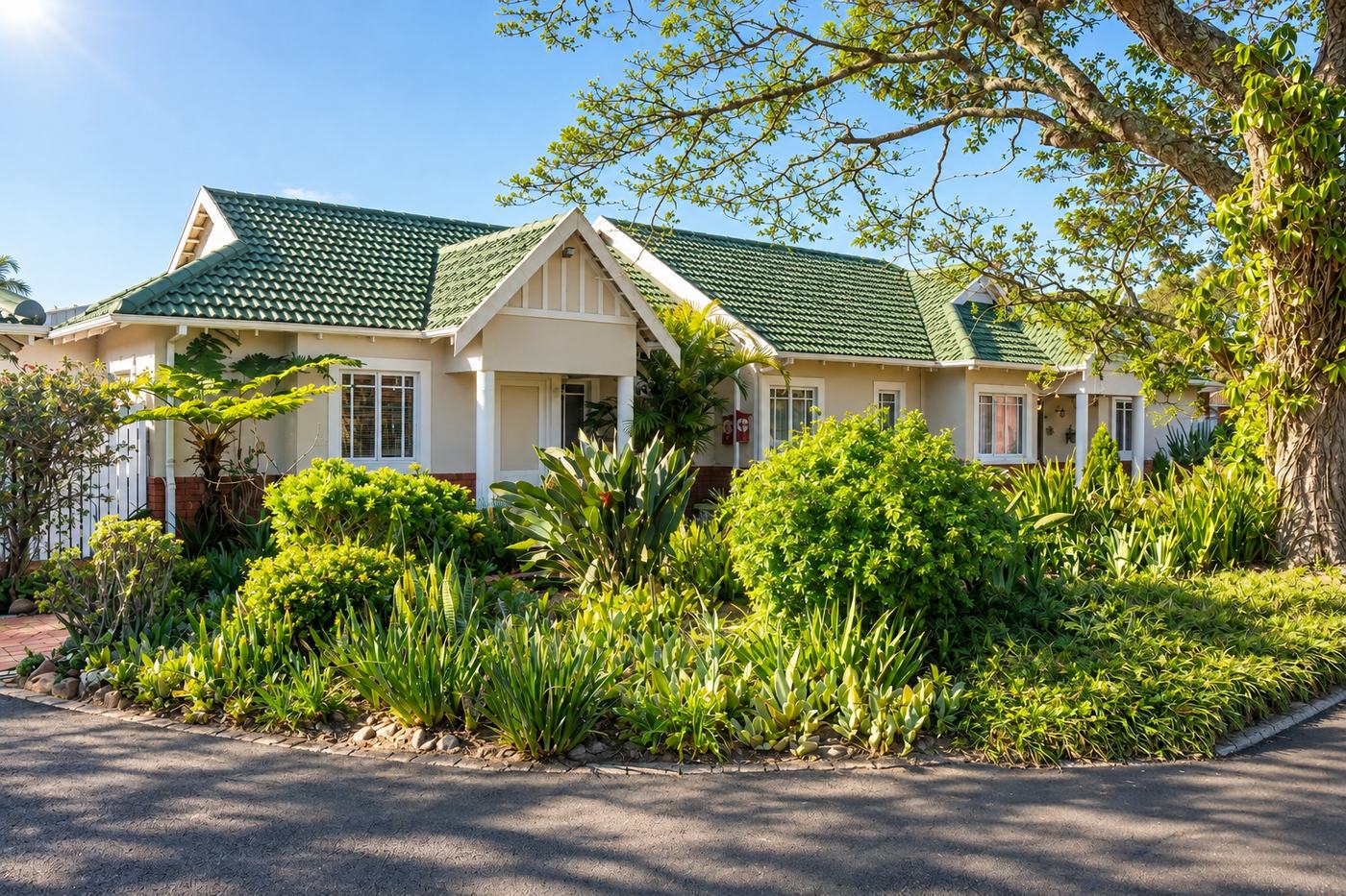 Ridgewood Village cottages and established tropical garden